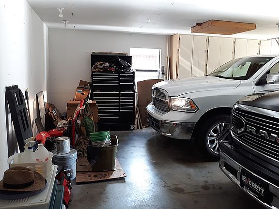 5th image of 2708 Walker St