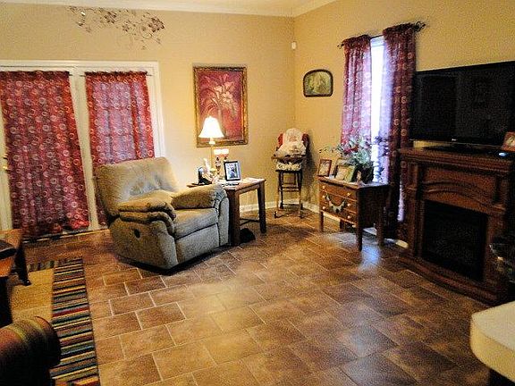 3rd image of 628 Whitthorne St #628