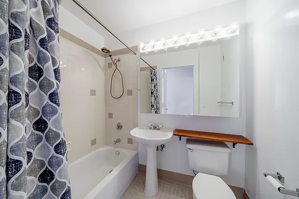 Rented by Douglas Elliman | media 33