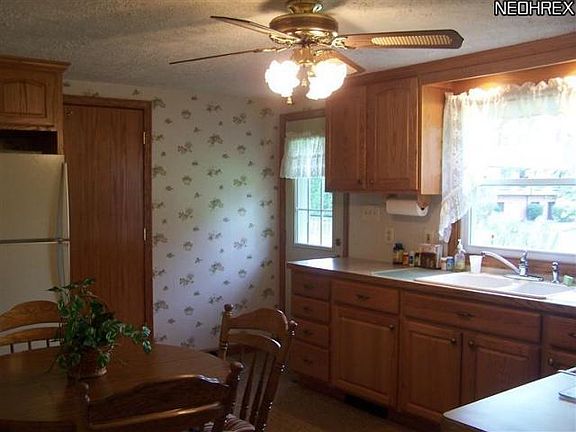 3rd image of 8481 Nearwood St NW