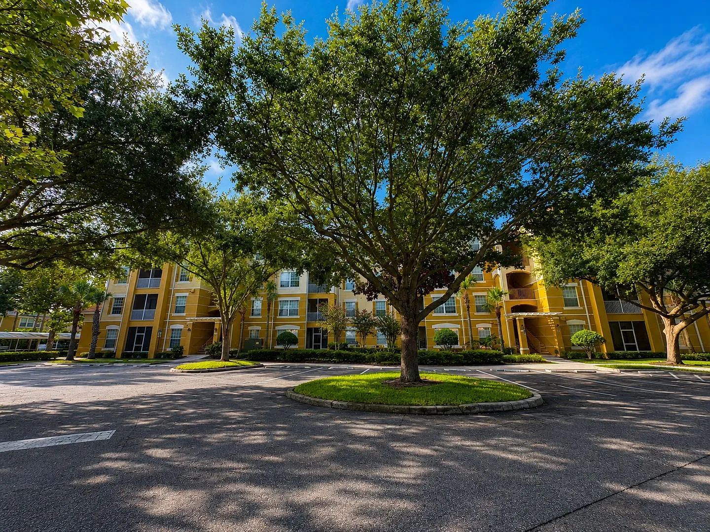 Freshly Painted 3-Bedroom Condo in Gated Stonebridge Reserve Prime MetroWest Location! — Photo 3