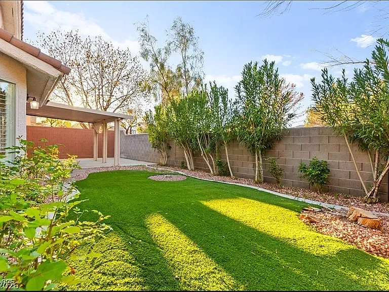 8528 Sierra Cima Ln — Photo 16