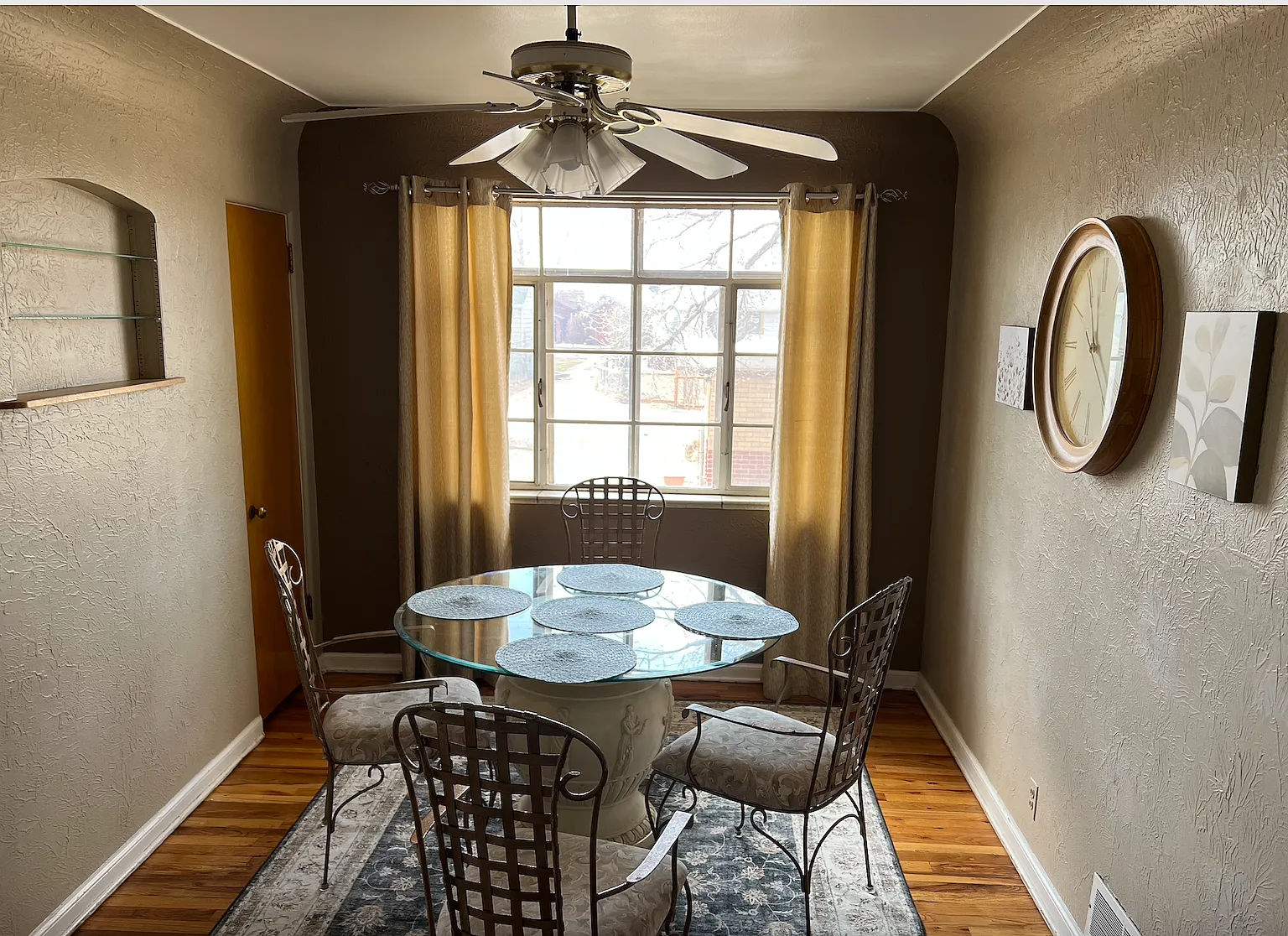 2 bed, 1057 sqft, $1,650 — Photo 3