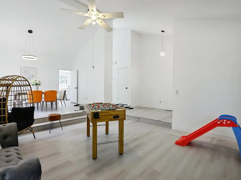8560 Fern Crest Way — Photo 3