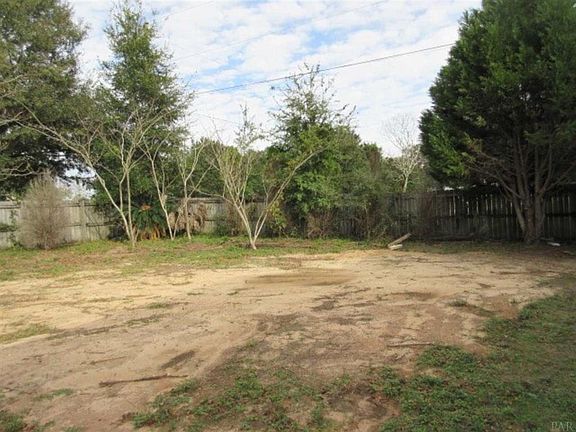 5th image of 300 Robinhood Ln