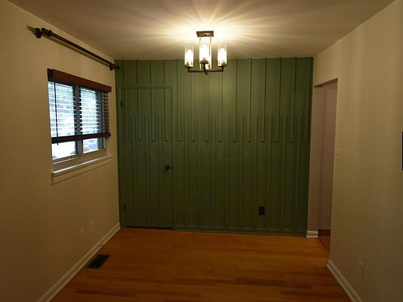 3rd image of 302 E Lincoln Ave