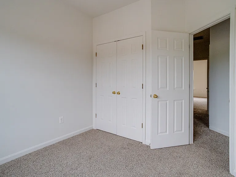 103 Buttonwood Ct — Photo 33