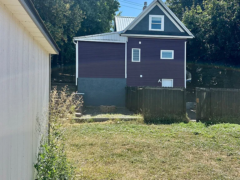 212 E Henley St — Photo 21