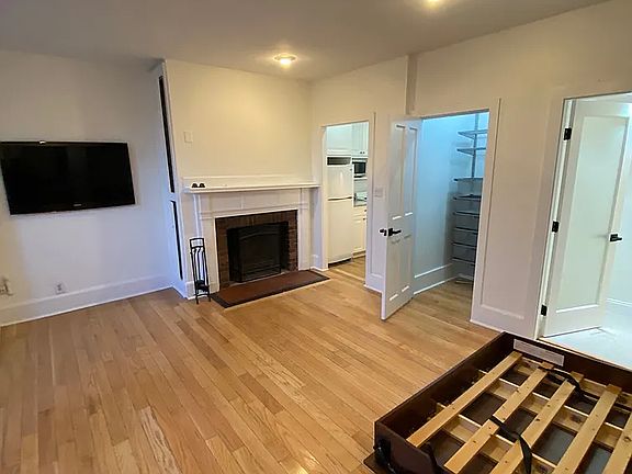 3rd image of 458 Beacon St APT 1