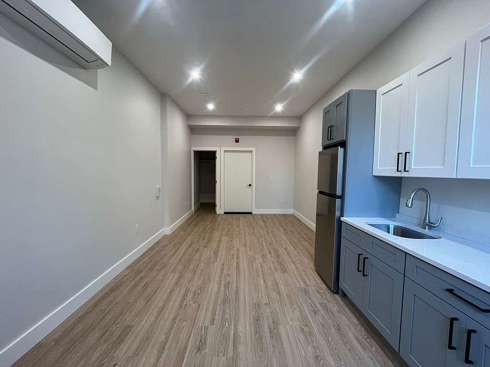 2nd image of 268 Martin Luther King Dr #13E