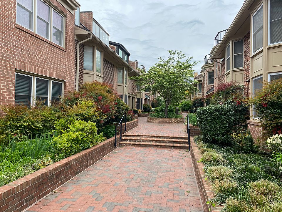 1st image of 4336 7th St N #4336