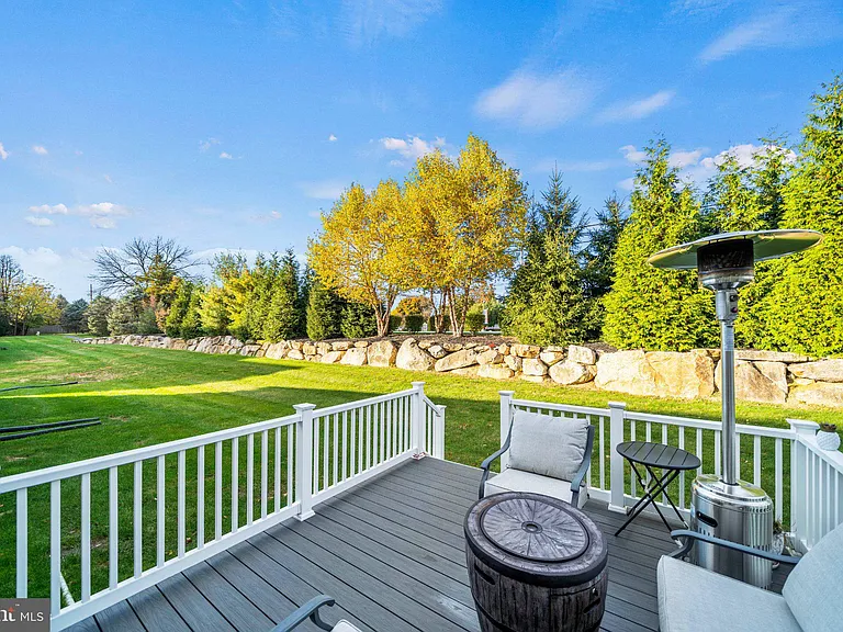 6 New Village Greene Dr — Photo 29