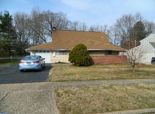 9 Harvest Rd, Levittown, PA 19056