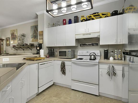 5th image of 3615 Conroy Rd APT 614