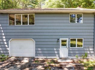 201 Indian Trl, Glocester, RI 02814