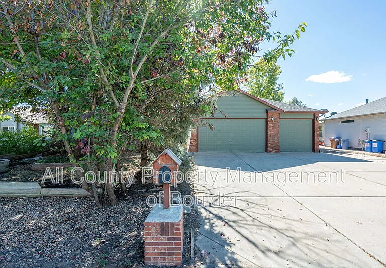 2658 Serena Dr — Photo 2