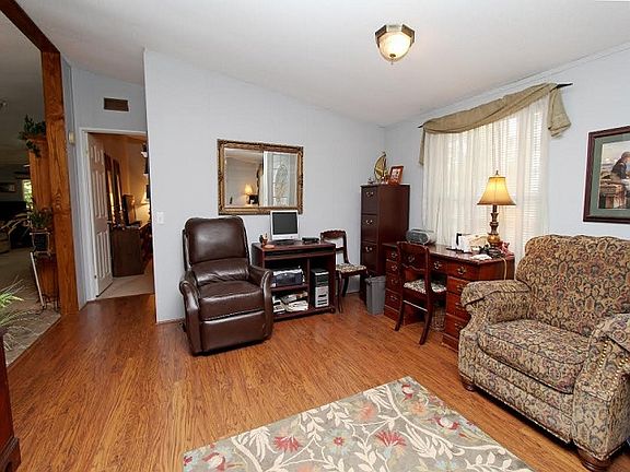 5th image of 192 Thunderbird Dr