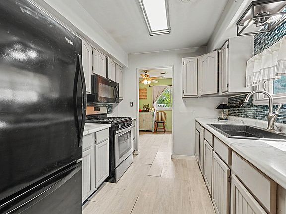 5th image of 13916 Soper St