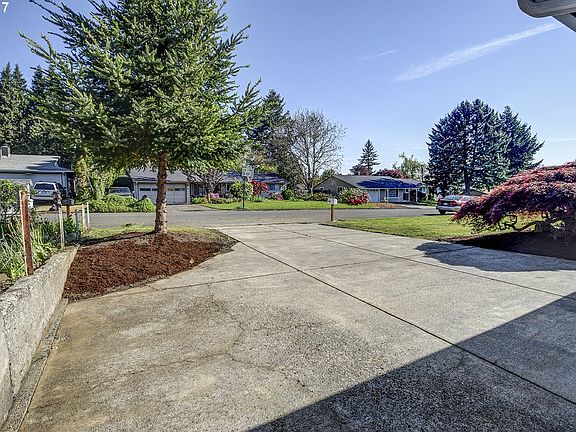 3rd image of 8605 NE 59th Cir