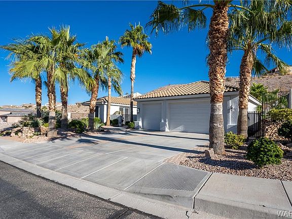 3rd image of 2911 Desert Trail Dr