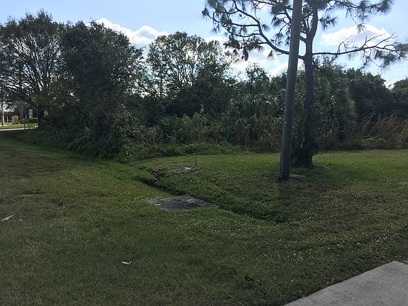 2nd image of 2370 SW Cameo Blvd
