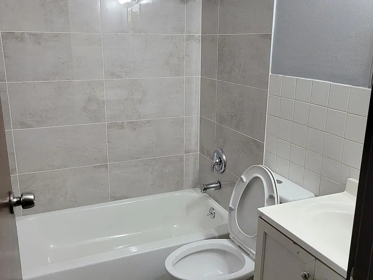 169 Oliver Ct — Photo 1