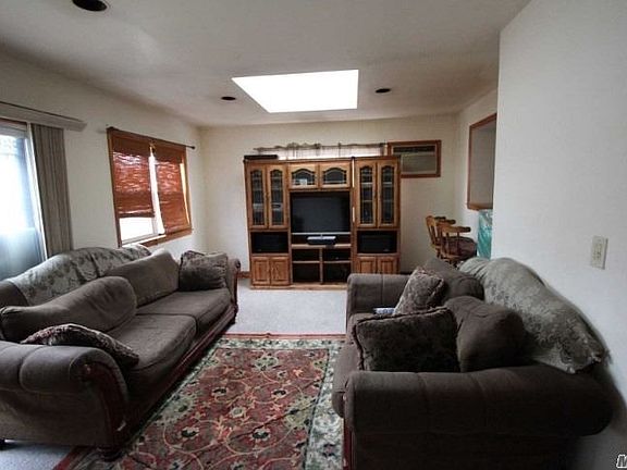 5th image of 67-16 183rd St