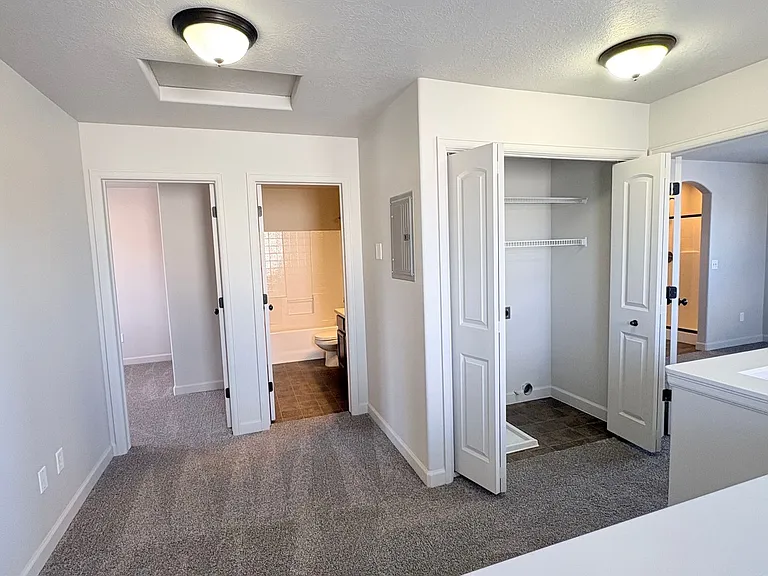 173 E Fiddlers Canyon Rd #1 — Photo 9