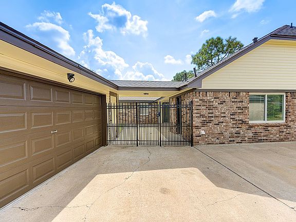 4th image of 2513 Henderson Ln