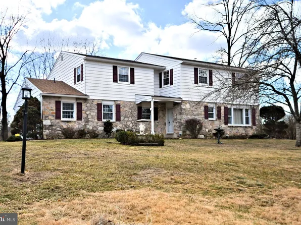 82 Serene Dr, Holland, PA 18966