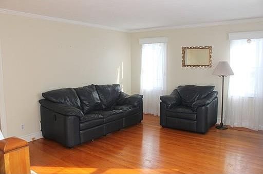 4th image of 504 Bay Rd
