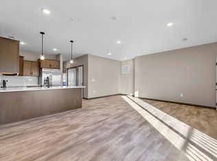 1524 Petrus Dr NE SUITE 1B, Cedar Rapids, IA 52402