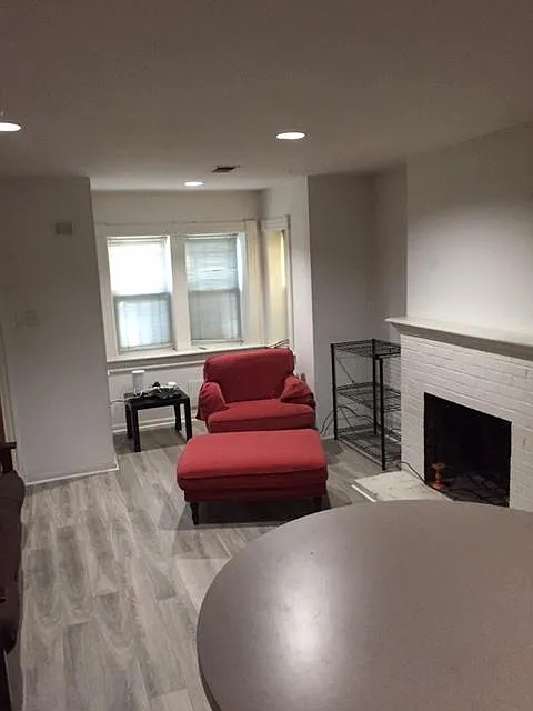 1 bed, 900 sqft, $2,150 — Photo 4