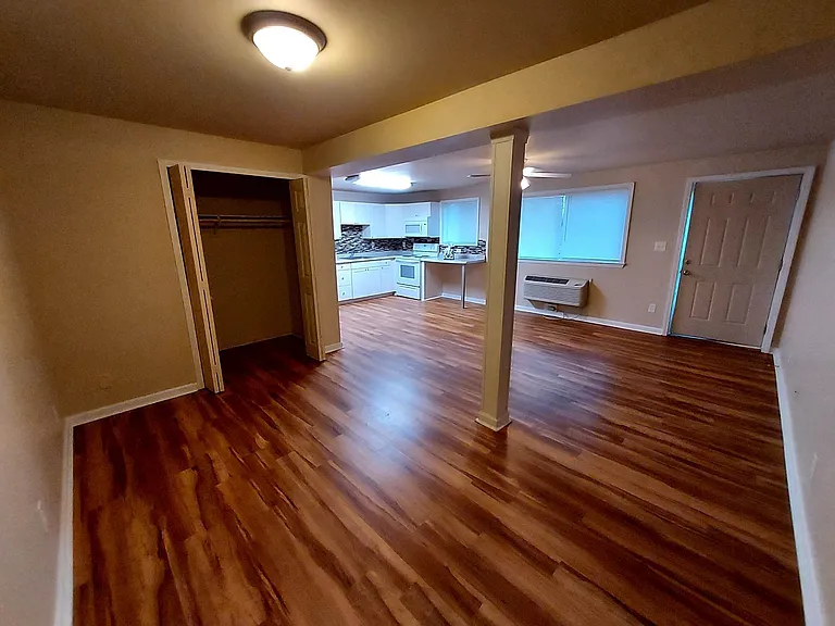 Lots of Hardwood Lots of Hardwood