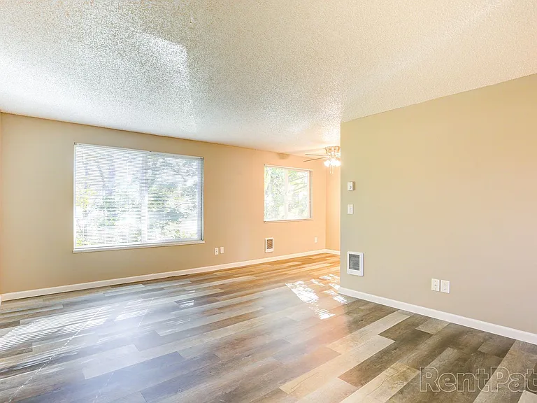 3050 NE 23rd St — Photo 8