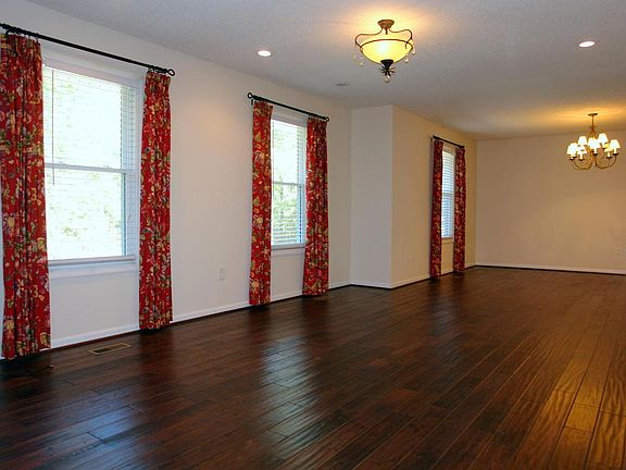4th image of 1181 Holiday Dr