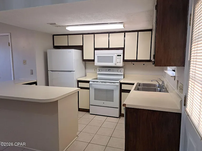 4837 S Lakewood Dr — Photo 2