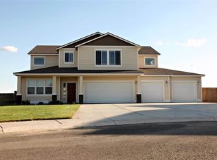751 Pikes Peak Dr, West Richland, WA