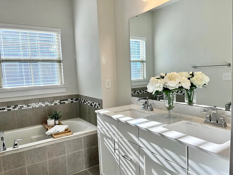 1813 Shumard Ln — Photo 13