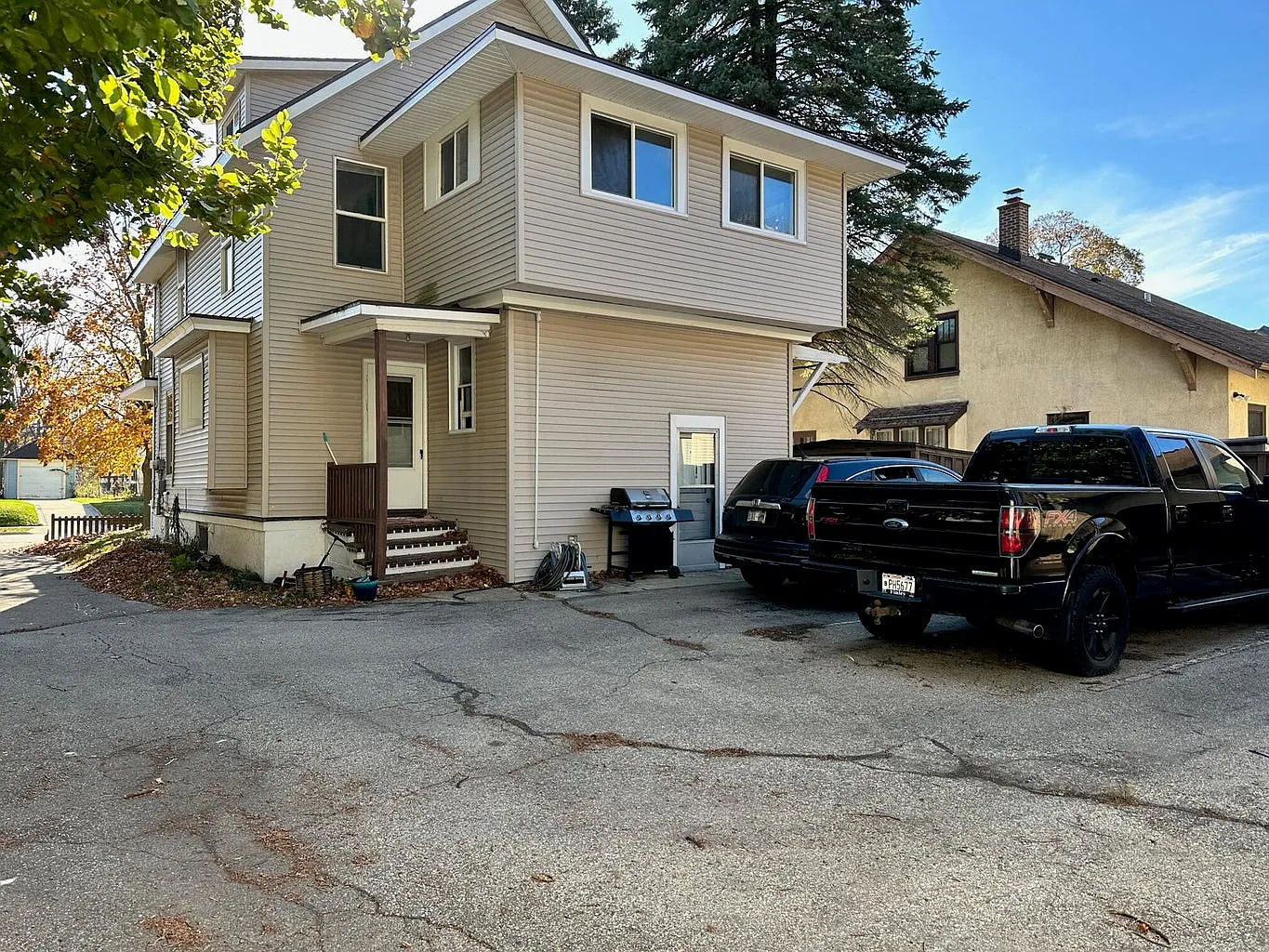 2 bed, 975 sqft, $1,700 — Photo 1