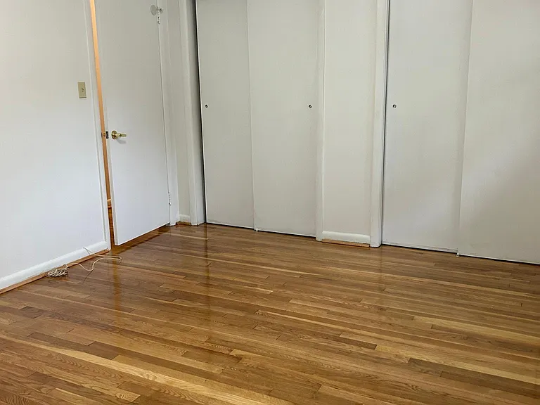 307 Crittenden Ln — Photo 13