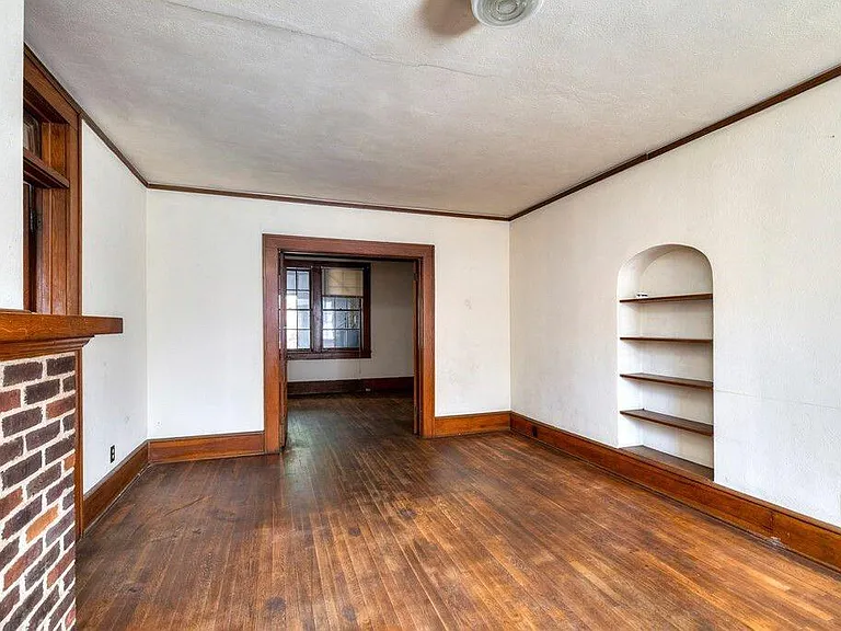 25 W Charlotte Ave #2 — Photo 4