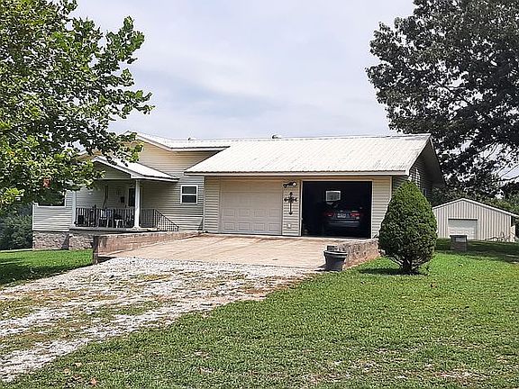 garage w/dual
rollup doors