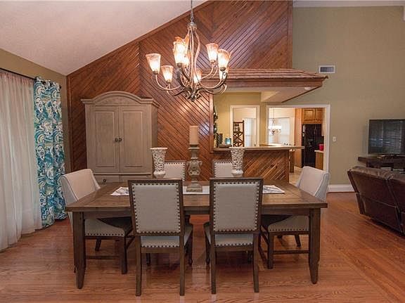 3rd image of 4604 Riverforest Dr