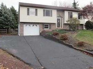 176 Estate Rd, Boyertown, PA 19512