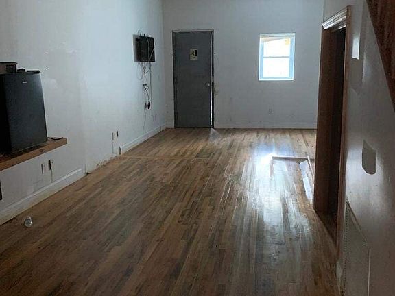 4th image of 22215 Jamaica Ave