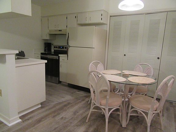 4th image of 951 SE Mayo Dr #D