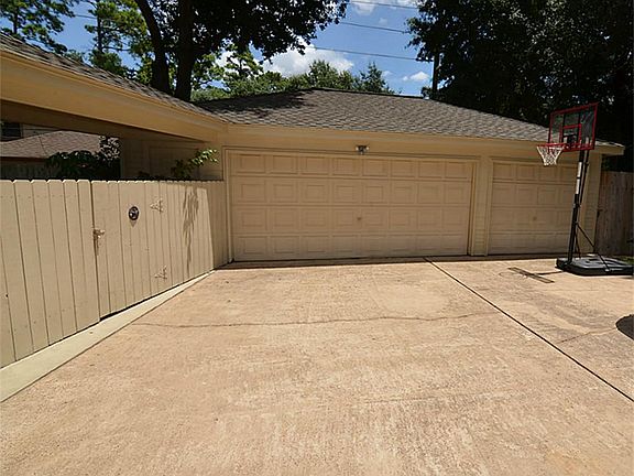 3rd image of 12515 Oak Park Dr