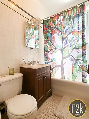 Rented by Realty 2000 Corp | media 33