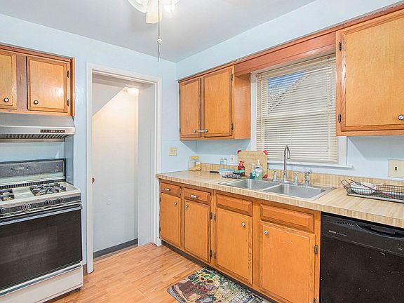 2nd image of 1607 W Highland Blvd